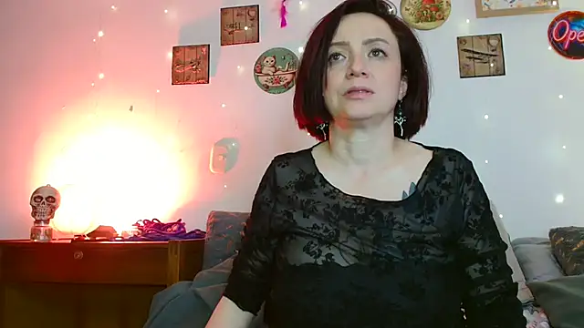 catalinamommyx online show from June 29, 2026, 6:09 am