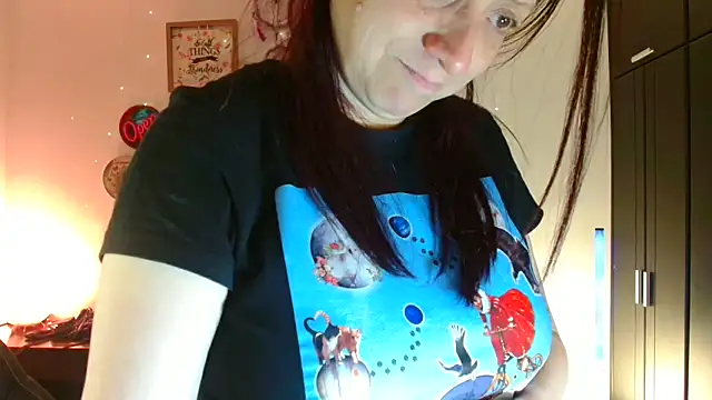 catalinamommyx online show from April 19, 2026, 12:55 am