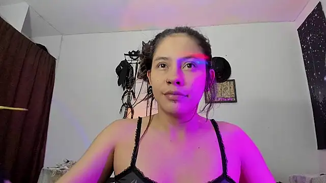 Snapshot of MIAUTENA chatting on May 6, 2026, 10:36 pm MIAUTENA online show from May 6, 2026, 10:36 pm