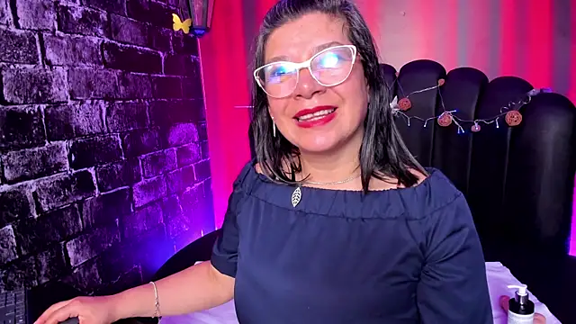 Snapshot of Madame_Jay chatting on January 18, 2025, 2:33 pm Madame Jay online show from January 18, 2025, 2:33 pm