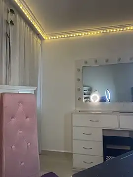 lina pink online show from March 3, 2026, 10:17 pm