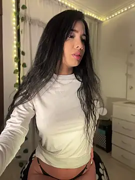 lina pink online show from May 30, 2026, 3:46 am