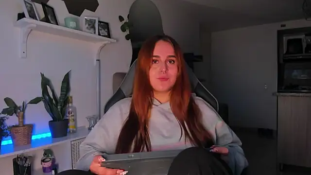 evy orange1 online show from February 12, 2026, 11:04 pm