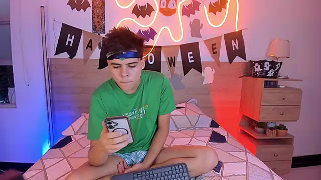 Snapshot of justinbiler chatting on October 24, 2025, 12:37 pm justinbiler online show from October 24, 2025, 12:37 pm