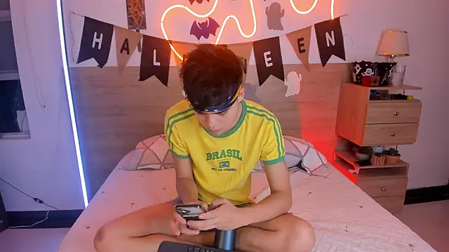 Snapshot of justinbiler chatting on October 30, 2025, 12:47 pm justinbiler online show from October 30, 2025, 12:47 pm