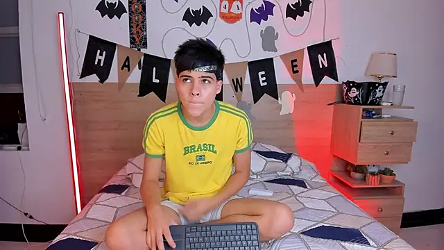 Snapshot of justinbiler chatting on October 25, 2025, 1:01 pm justinbiler online show from October 25, 2025, 1:01 pm