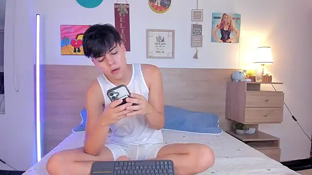 Snapshot of justinbiler chatting on October 12, 2025, 12:50 pm justinbiler online show from October 12, 2025, 12:50 pm