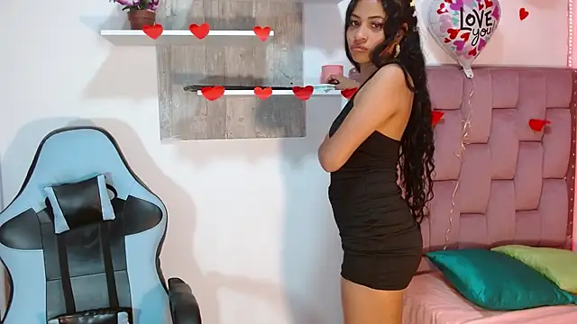 DAFNNEE ROSS online show from February 25, 2025, 3:42 pm