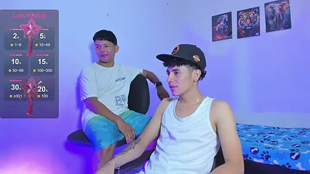 Snapshot of Alexander_and_Xiao chatting on June 19, 2026, 12:05 am Alexander and Xiao online show from June 19, 2026, 12:05 am