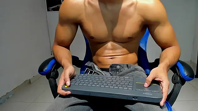 chriss jones1 online show from January 7, 2026, 10:04 pm