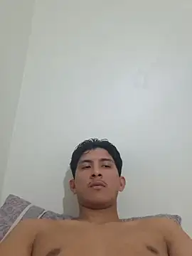Snapshot of Guti_hazz chatting on August 3, 2026, 12:11 pm Guti hazz online show from August 3, 2026, 12:11 pm