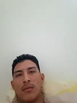 Snapshot of Guti_hazz chatting on December 17, 2025, 10:53 am Guti hazz online show from December 17, 2025, 10:53 am