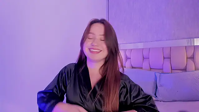 Snapshot of Roxie-Summers11 chatting on February 14, 2025, 1:45 am Roxie-Summers11 online show from February 14, 2025, 1:45 am