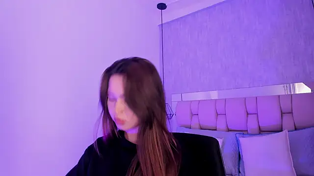 Snapshot of Roxie-Summers11 chatting on February 14, 2025, 10:47 pm Roxie-Summers11 online show from February 14, 2025, 10:47 pm