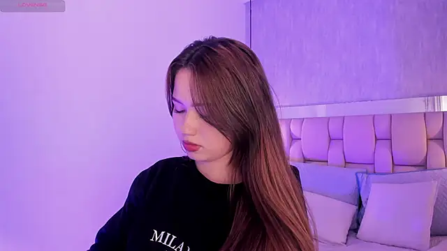 Snapshot of Roxie-Summers11 chatting on February 15, 2025, 1:53 am Roxie-Summers11 online show from February 15, 2025, 1:53 am