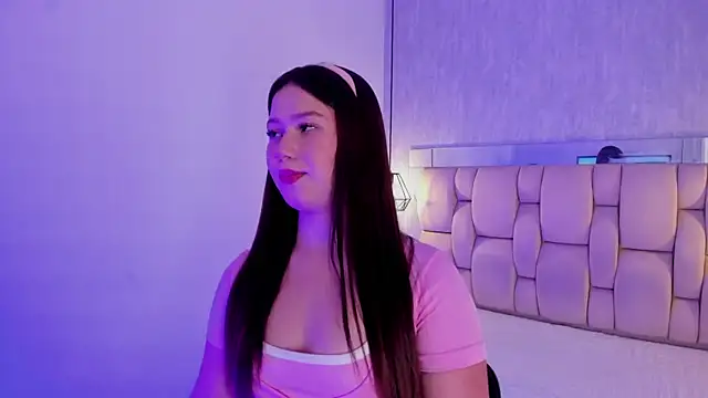 Snapshot of Roxie-Summers11 chatting on June 26, 2026, 7:42 pm Roxie-Summers11 online show from June 26, 2026, 7:42 pm