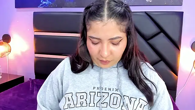 Snapshot of Emma_monserrat chatting on June 1, 2026, 12:05 pm Emma monserrat online show from June 1, 2026, 12:05 pm