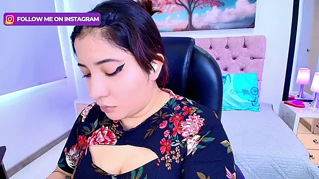 Emma monserrat online show from December 2, 2025, 7:37 pm