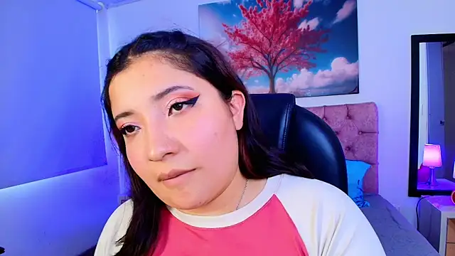 Emma monserrat online show from November 18, 2025, 7:39 pm