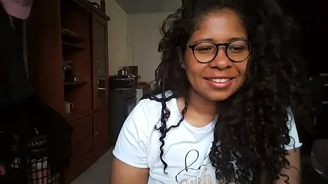 Snapshot of Ivon-09 chatting on September 14, 2025, 11:54 am Ivon-09 online show from September 14, 2025, 11:54 am
