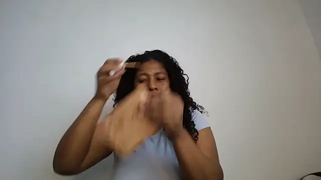 Snapshot of Ivon-09 chatting on September 27, 2025, 4:24 pm Ivon-09 online show from September 27, 2025, 4:24 pm