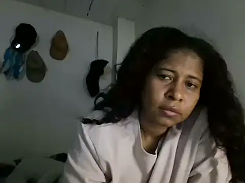Snapshot of Ivon-09 chatting on February 12, 2025, 10:48 pm Ivon-09 online show from February 12, 2025, 10:48 pm