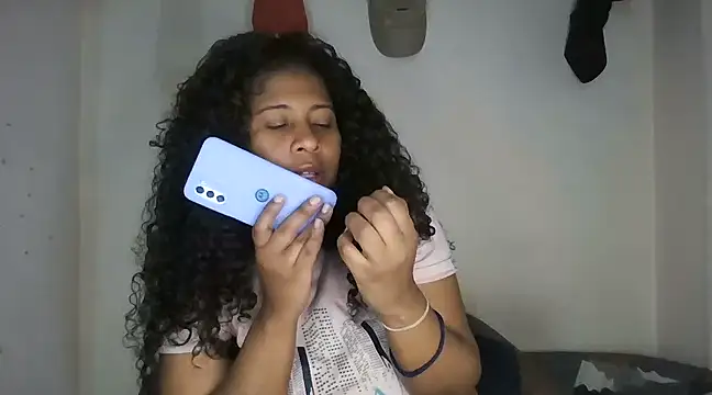 Snapshot of Ivon-09 chatting on February 24, 2025, 1:35 am Ivon-09 online show from February 24, 2025, 1:35 am