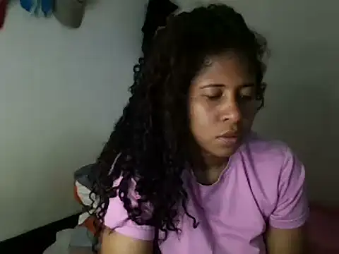 Snapshot of Ivon-09 chatting on February 7, 2025, 10:09 pm Ivon-09 online show from February 7, 2025, 10:09 pm