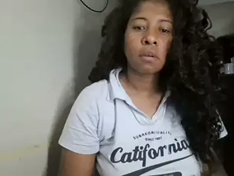 Snapshot of Ivon-09 chatting on March 12, 2025, 1:19 pm Ivon-09 online show from March 12, 2025, 1:19 pm