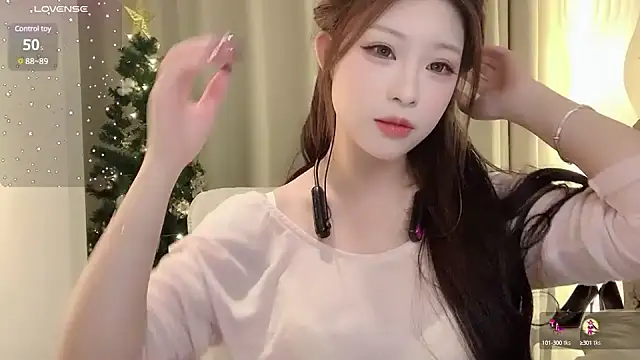 zhuzhu-520- online show from February 22, 2025, 4:40 pm