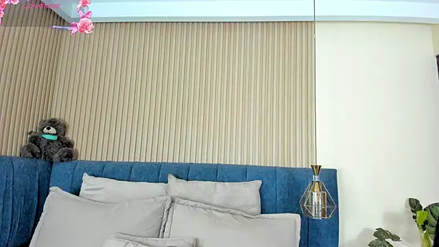 kathecute   online show from April 19, 2026, 1:39 am