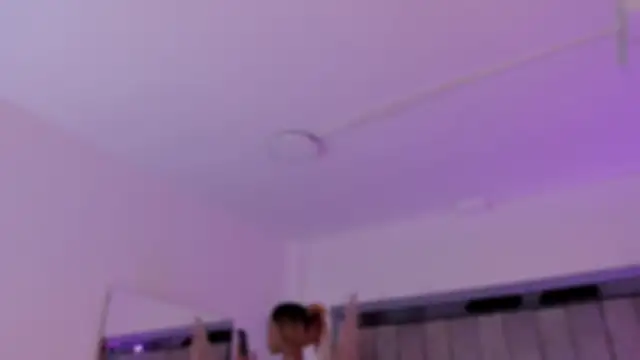 Snapshot of ChaynnaCooper chatting on October 17, 2025, 4:05 am ChaynnaCooper online show from October 17, 2025, 4:05 am