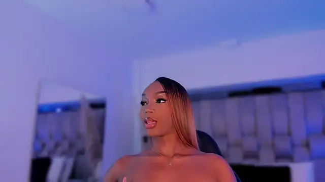 Snapshot of ChaynnaCooper chatting on October 16, 2025, 4:32 am ChaynnaCooper online show from October 16, 2025, 4:32 am