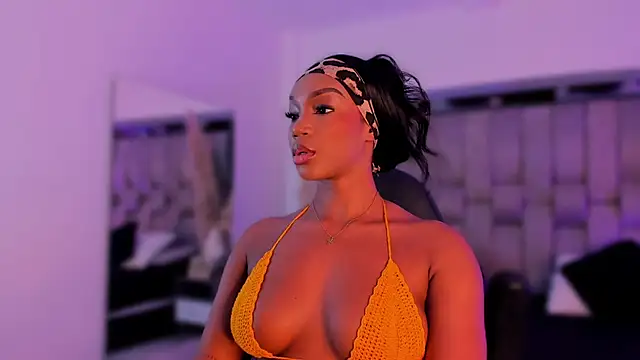 Snapshot of ChaynnaCooper chatting on October 4, 2025, 8:43 pm ChaynnaCooper online show from October 4, 2025, 8:43 pm