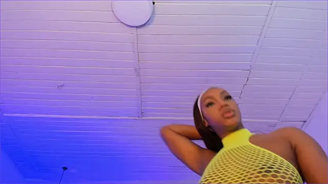 Snapshot of ChaynnaCooper chatting on March 18, 2025, 11:09 pm ChaynnaCooper online show from March 18, 2025, 11:09 pm