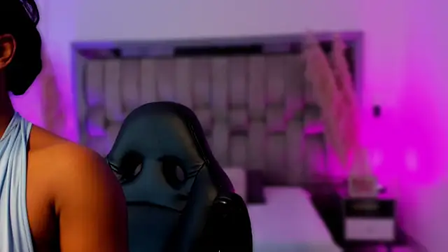 ChaynnaCooper online show from December 21, 2025, 4:14 am