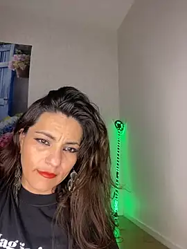 Snapshot of Chanel_shaw chatting on October 21, 2025, 8:19 pm Chanel shaw online show from October 21, 2025, 8:19 pm