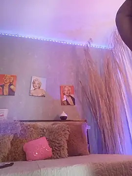 nahiarapalmer19 online show from October 15, 2025, 10:51 pm