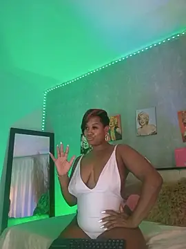 nahiarapalmer19 online show from November 16, 2025, 4:12 pm