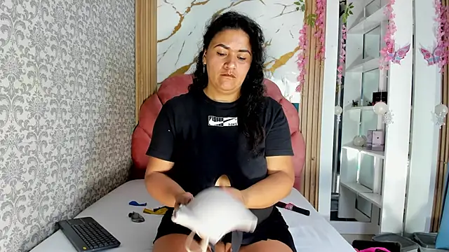 valeria rivera1 online show from April 16, 2026, 7:03 pm