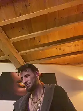 Bigkisslove online show from March 3, 2026, 4:41 am