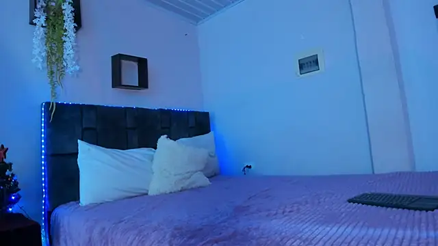 kitty myers online show from December 22, 2025, 2:28 pm