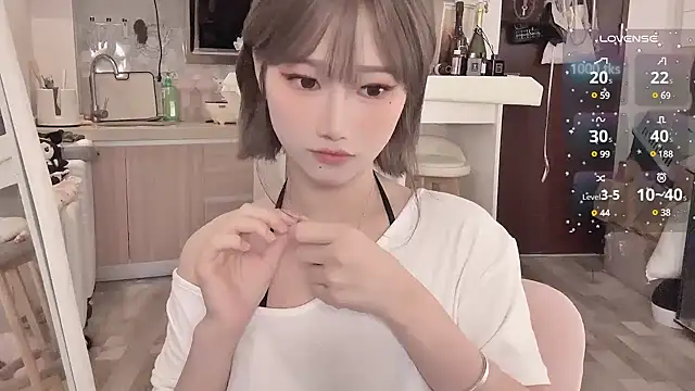 -XunMengLong- online show from March 5, 2025, 5:08 pm