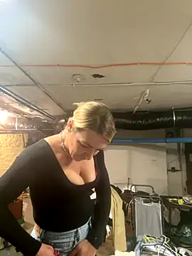 Snapshot of camdanz777 chatting on September 19, 2025, 4:55 pm camdanz777 online show from September 19, 2025, 4:55 pm