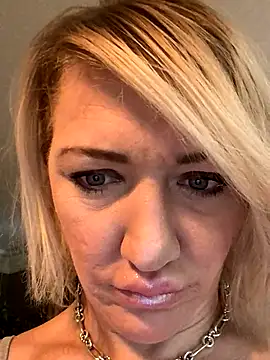 Snapshot of camdanz777 chatting on September 18, 2025, 4:21 pm camdanz777 online show from September 18, 2025, 4:21 pm