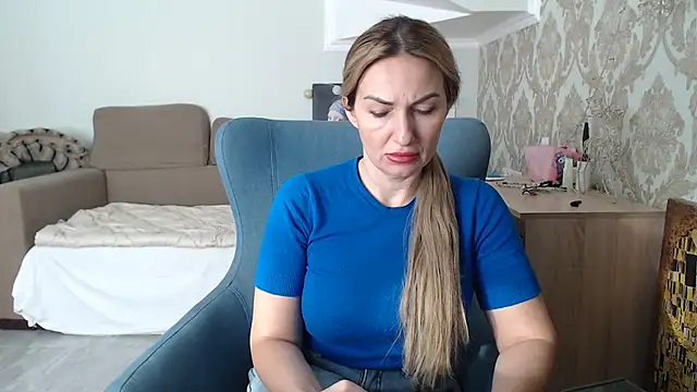 Snapshot of Mallinia chatting on January 10, 2026, 11:38 am Mallinia online show from January 10, 2026, 11:38 am