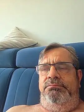 Snapshot of axecoman60 chatting on May 27, 2026, 9:05 am axecoman60 online show from May 27, 2026, 9:05 am