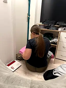  Hidden couple  online show from December 16, 2025, 7:40 pm