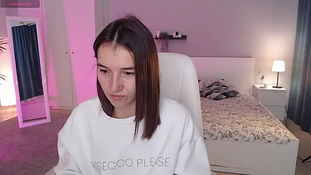 Snapshot of Bellla_Haddid chatting on September 27, 2025, 1:01 am Bellla Haddid online show from September 27, 2025, 1:01 am