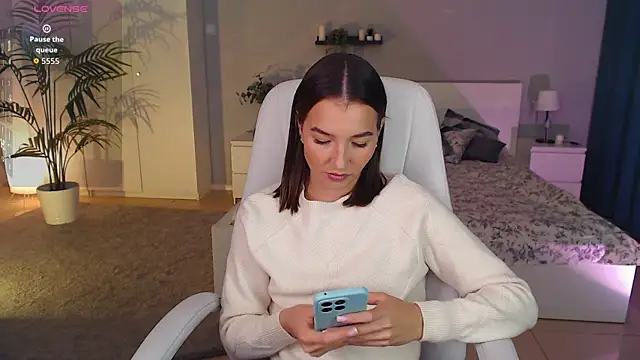 Snapshot of Bellla_Haddid chatting on September 13, 2025, 12:32 am Bellla Haddid online show from September 13, 2025, 12:32 am